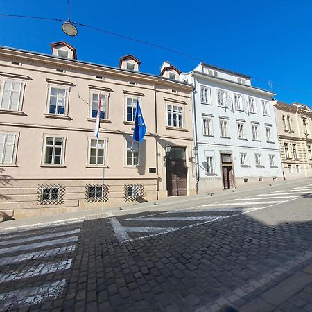 Endless Chanson Zagreb Exterior photo