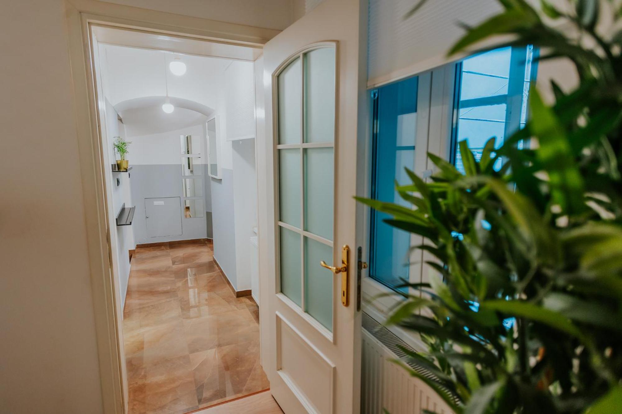 Endless Chanson Zagreb Exterior photo